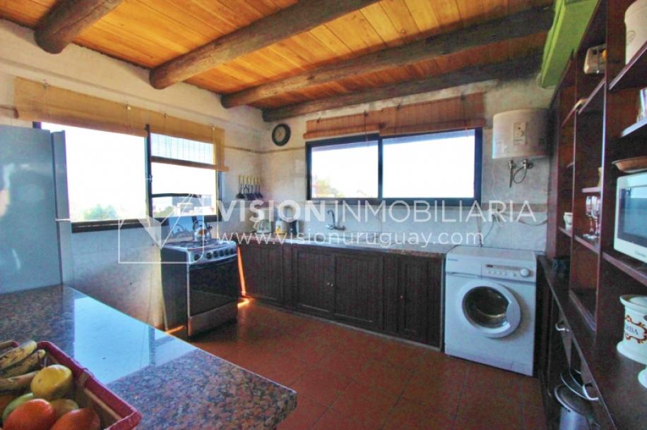 Espectacular Casa en Punta del Diablo a pasos del mar; piscina climatizada, barbacoa, chillout.-38