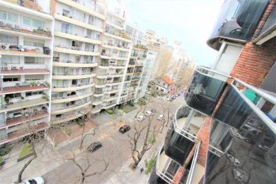 Apartamento al Frente de 1 Dormitorio y 1 Baño, impecable, Pocitos