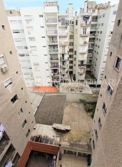 Apartamento al Frente de 1 Dormitorio y 1 Baño, impecable, Pocitos