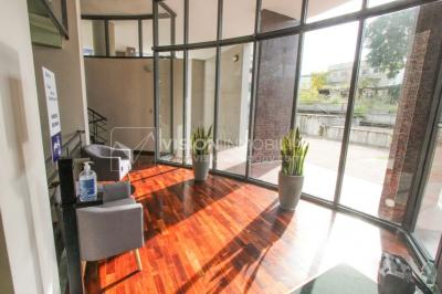 Tres Cruces Apto 1 Dorm, Piso 15 - vistas, Balcón y Terraza Lav, 43 m2.