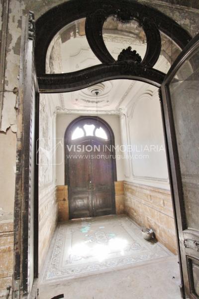 Edificio Palacio Amézaga, oportunidad de inversión, a reciclar para sede corporativa, oficinas u otro destino, 1500 m2 en el corazón de la Cd. Vieja.