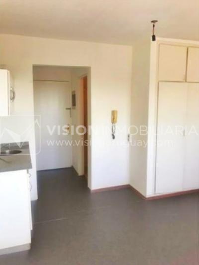 Monoambiente para Inversión frente a Tres Cruces Terminal y Shopping, Piso 4. Renta $13.000 pesos - INVIERTA U$ 73.500 dólares.