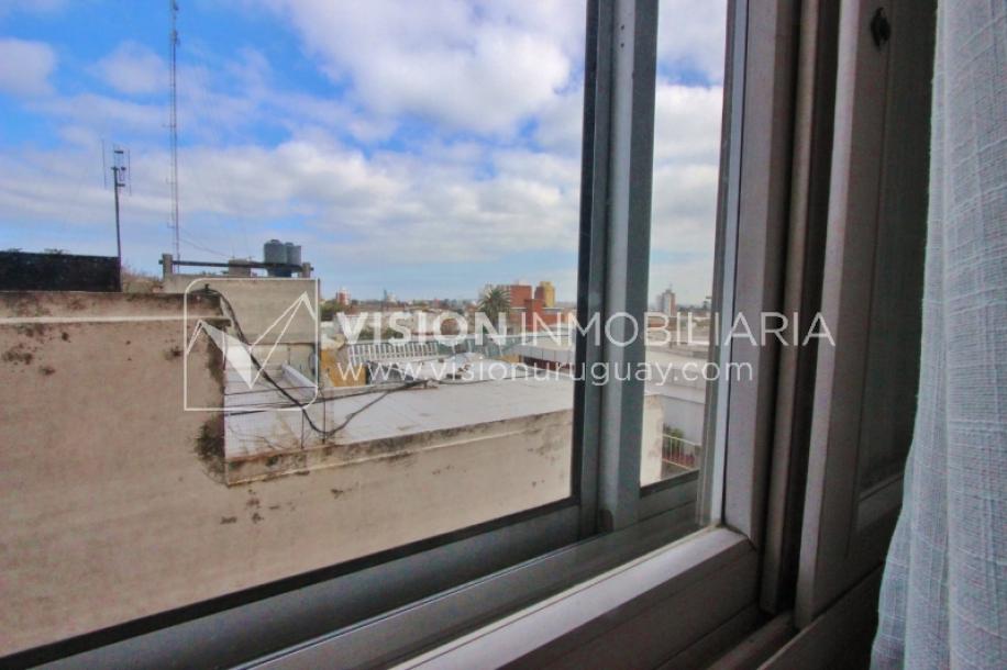 Apartamento con Renta al frente sobre Av. 8 de Octubre casi Propios, en 5to Piso, 3 dormitorios y 1 baño, impecable-25