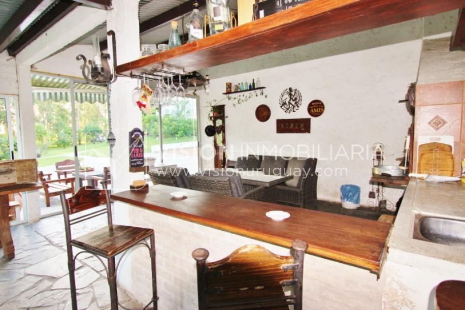 Chacra de 15 hás con el confort de hermosa casa reciclada, barbacoa y piscina climatizada.-33