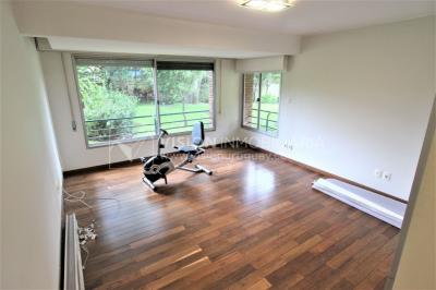 Alquile U$S 3.900 /mes - Distinguido Apartamento en Carrasco de 234 m2, 4 Dormitorios más Servicio, 2 Garajes.