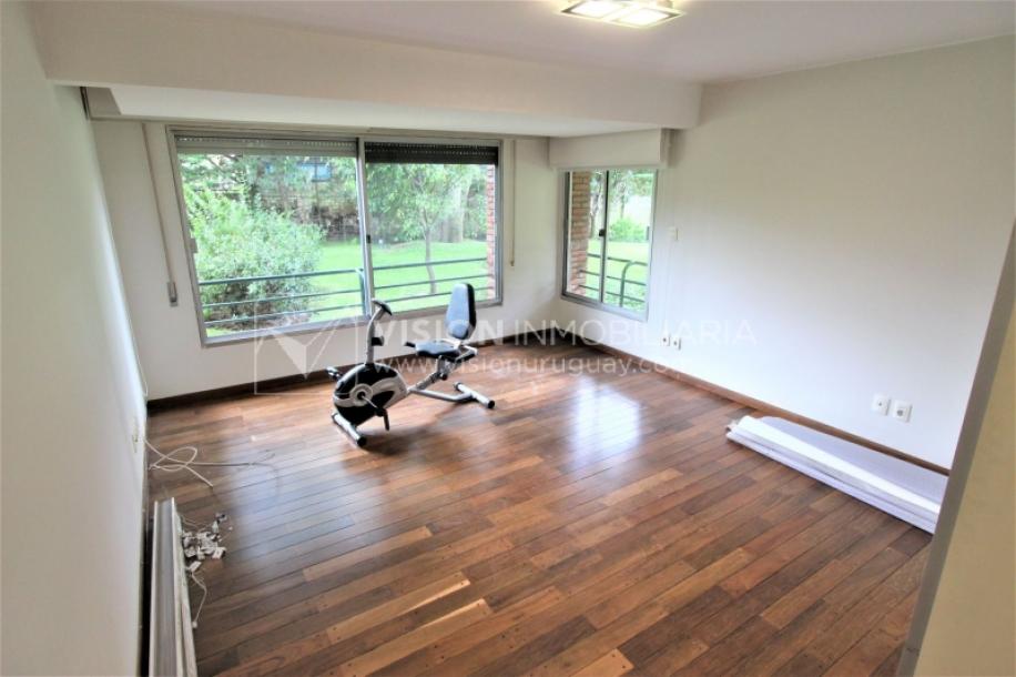 Alquile U$S 3.900 /mes - Distinguido Apartamento en Carrasco de 234 m2, 4 Dormitorios más Servicio, 2 Garajes.-10