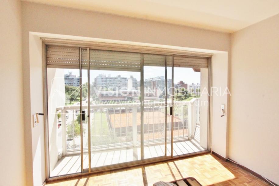 Alquila Apto. de 200m2 sobre el Parque Villa Biarritz, 3 dorm+servicio, garaje-38