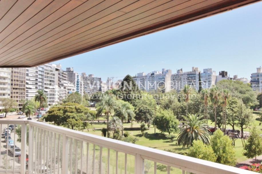 Alquila Apto. de 200m2 sobre el Parque Villa Biarritz, 3 dorm+servicio, garaje-10