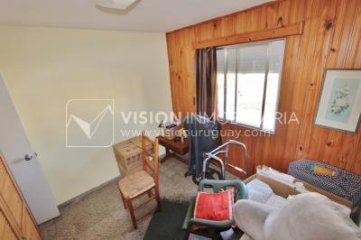 Apartamento de 2 dormitorios y 1 baño, Villa Española, 2do piso.