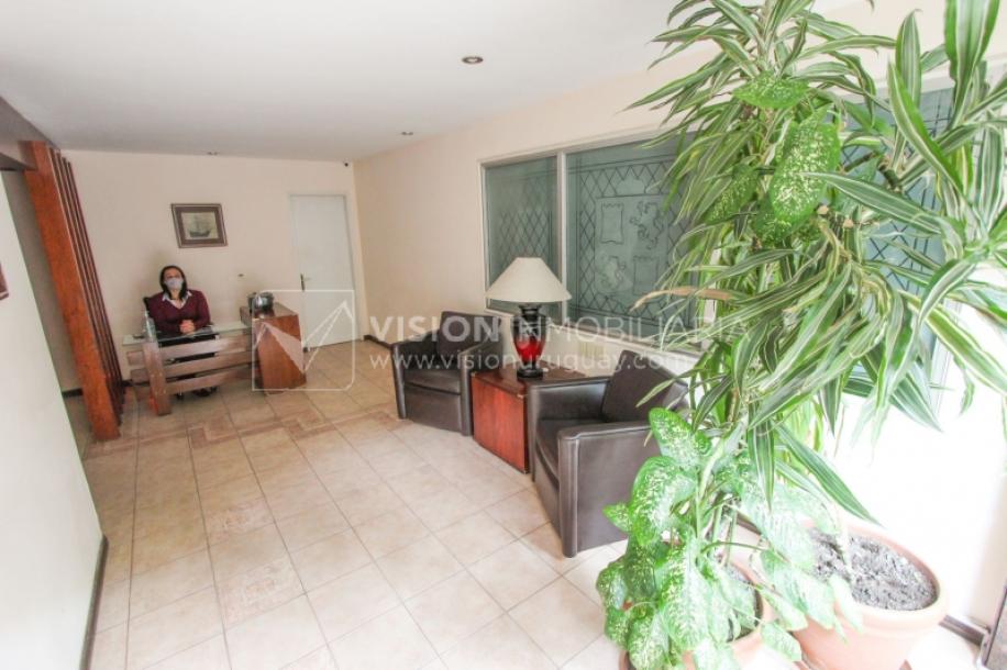 Apto. 1 Dorm. divino punto en Pocitos, a 200m de Rambla, 34m2. Alquiler $26.000 / GC $3500-26