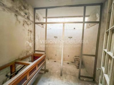 Venta de Palacete: Mansión señorial de 1913 de 690 m2 interiores y 224 de terrazas; 4 plantas, una reciclada inmaculada de gran nivel, completamente Amueblada. Ciudad Vieja. Inversión: U$ 400.000 dólares