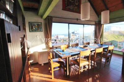 Espectacular Casa en Punta del Diablo a pasos del mar; piscina climatizada, barbacoa, chillout.
