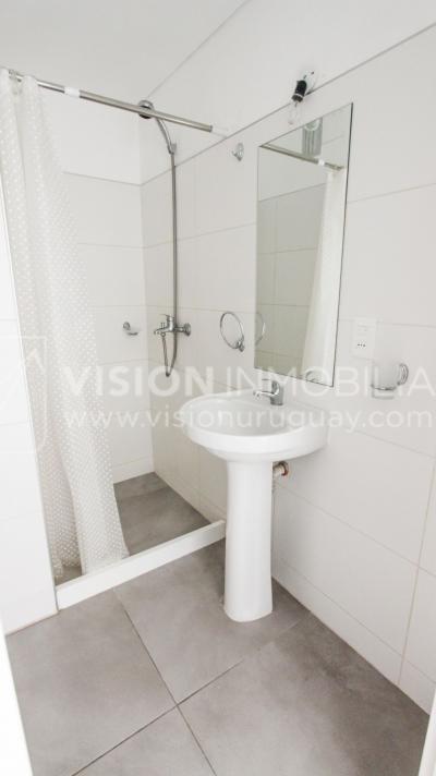 Apto nuevo 2 Dorm, 1 Baño, Av Libertador, 3er Piso MB vista, Sol directo todo el día, 2 balcones, 51 m2, Centro / Aguada. Renta sin impuestos: Vivienda Social.