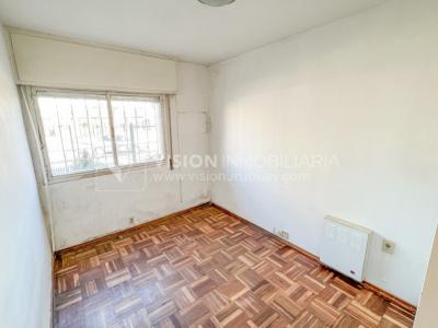 Casa en Venta de 3 Dormitorios, 2 Baños, Garaje, Jardín y Patio. 130 m2 construidos en Propiedad Horizontal -padrón de 290 m2-, en Malvín Sur a 50 mts. de Plaza Italia. U$ 220.000