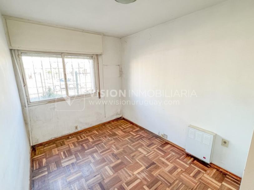 Casa en Venta de 3 Dormitorios, 2 Baños, Garaje, Jardín y Patio. 130 m2 construidos en Propiedad Horizontal -padrón de 290 m2-, en Malvín Sur a 50 mts. de Plaza Italia. U$ 220.000-62