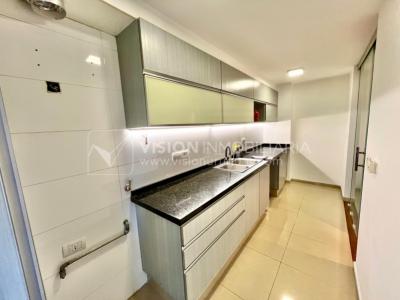 Apartamento en Venta en Pocitos / Punta Carretas.  Bajó de Precio!!  2 Dormitorios, uno en Suite con Vestidor.  2 Baños, Balcón, terminaciones Premium.  Se vende Amueblado. Tiene cómodo Garaje para 1 auto.  Piso 4 al frente.  Amenities: Barbacoa y Gy