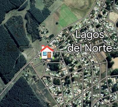 Venta de Casa / Chacra en Lagos del Norte, Rivera. 1.769 m2 de Terreno y 137 m2 Construidos. Piscina. Casa en una planta, Construcción Tradicional con Tejas. 4 dormitorios y 2 baños completos. Gran estufa a Leña. U$ 115.000 dólares