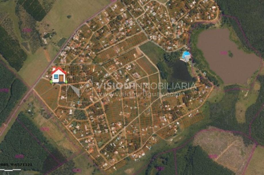 Venta de Casa / Chacra en Lagos del Norte, Rivera. 1.769 m2 de Terreno y 137 m2 Construidos. Piscina. Casa en una planta, Construcción Tradicional con Tejas. 4 dormitorios y 2 baños completos. Gran estufa a Leña. U$ 115.000 dólares-33