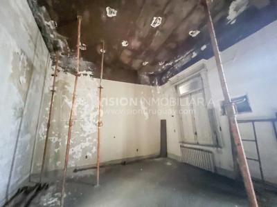 Venta de Palacete: Mansión señorial de 1913 de 690 m2 interiores y 224 de terrazas; 4 plantas, una reciclada inmaculada de gran nivel, completamente Amueblada. Ciudad Vieja. Inversión: U$ 400.000 dólares