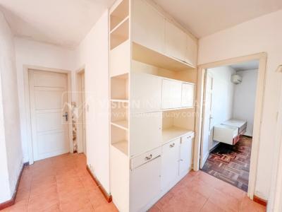 Casa en Venta de 3 Dormitorios, 2 Baños, Garaje, Jardín y Patio. 130 m2 construidos en Propiedad Horizontal -padrón de 290 m2-, en Malvín Sur a 50 mts. de Plaza Italia. U$ 220.000