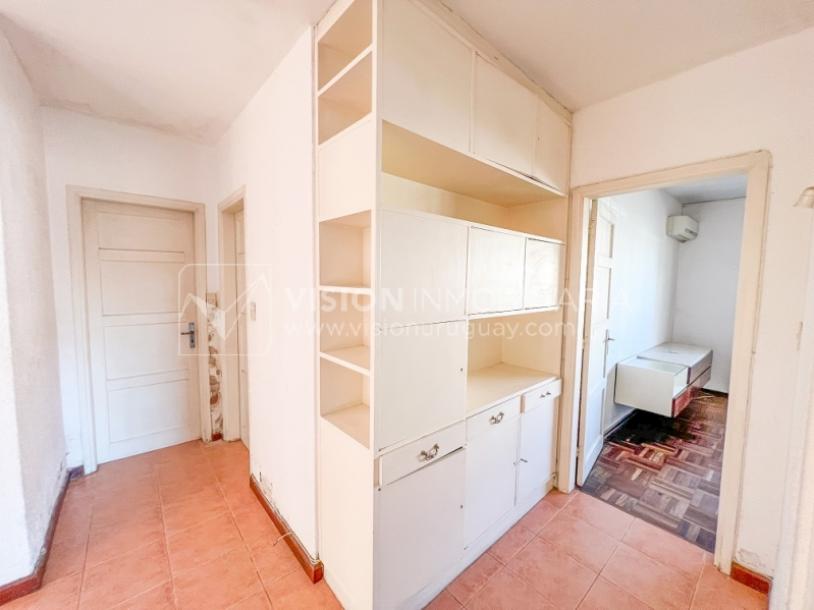 Casa en Venta de 3 Dormitorios, 2 Baños, Garaje, Jardín y Patio. 130 m2 construidos en Propiedad Horizontal -padrón de 290 m2-, en Malvín Sur a 50 mts. de Plaza Italia. U$ 220.000-76