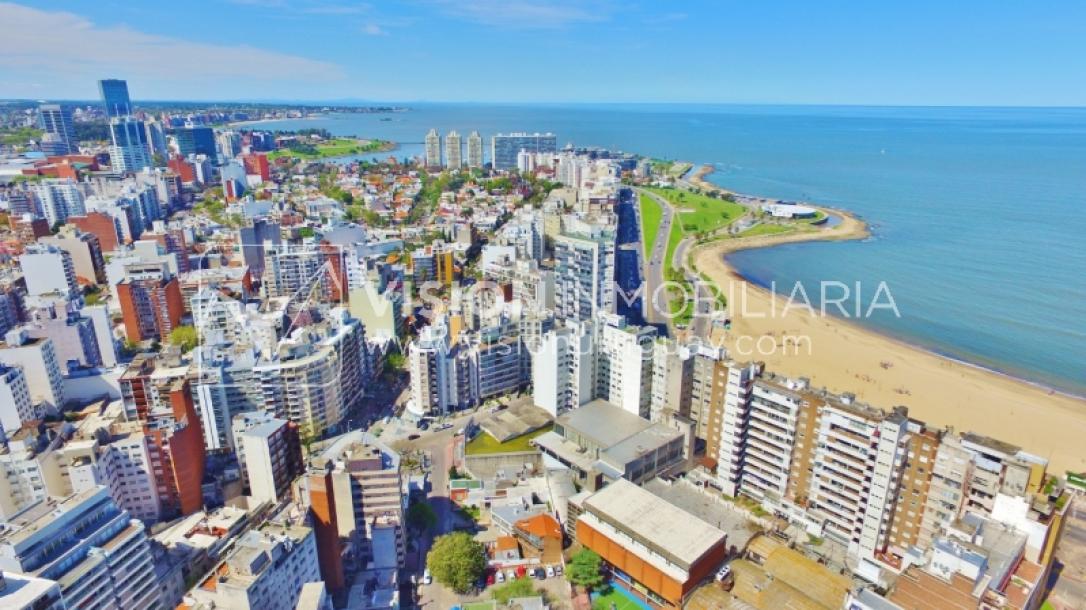 Excelente Apartamento en Pocitos, Pagola casi Rambla; 3 dormitorios y 2 baños, cocina definida. Con Garaje.-54