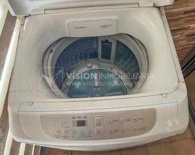 Apartamento con Renta en Venta al frente 2 Dormitorios 2 Baños, La Blanqueada, Av. 8 de Octubre, en Piso 3. Semiequipado. Amenities: 3 Parrilleros, gran Patio Juegos para Niños. Portería y Vigilancia