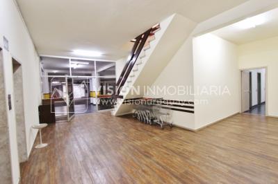Apartamento en piso alto, 2 dorm. y servicio, muy amplios ambientes 118m2 con amenities y gran confort.