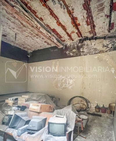 Venta de Palacete: Mansión señorial de 1913 de 690 m2 interiores y 224 de terrazas; 4 plantas, una reciclada inmaculada de gran nivel, completamente Amueblada. Ciudad Vieja. Inversión: U$ 400.000 dólares