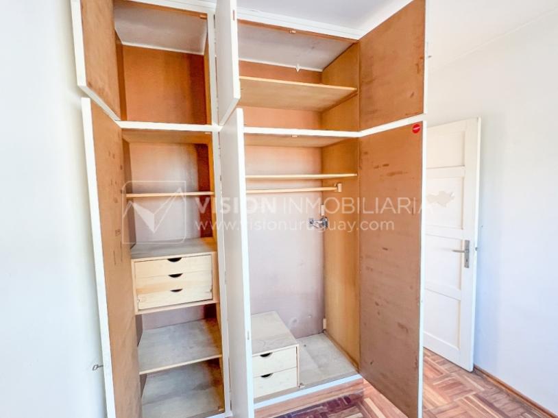 Casa en Venta de 3 Dormitorios, 2 Baños, Garaje, Jardín y Patio. 130 m2 construidos en Propiedad Horizontal -padrón de 290 m2-, en Malvín Sur a 50 mts. de Plaza Italia. U$ 220.000-66