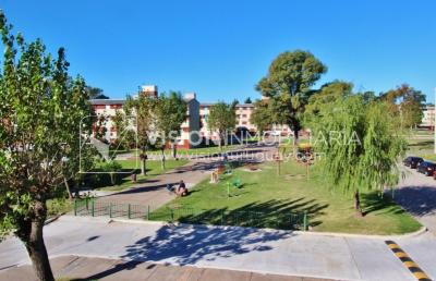 Apartamento de 2 dormitorios y 1 baño, Villa Española, 2do piso.