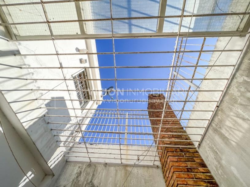 Casa en Venta de 3 Dormitorios, 2 Baños, Garaje, Jardín y Patio. 130 m2 construidos en Propiedad Horizontal -padrón de 290 m2-, en Malvín Sur a 50 mts. de Plaza Italia. U$ 220.000-49