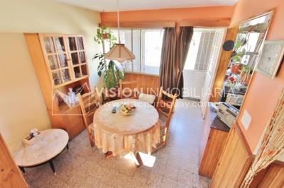 Apartamento de 2 dormitorios y 1 baño, Villa Española, 2do piso.