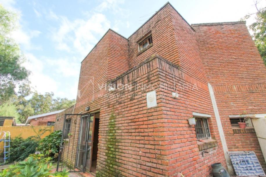 Casa moderna 2 dorm, 2 baños, 409 m2 terreno y 157m2 construidos, Fortin de Santa Rosa, con buen fondo y barbacoa, Garaje.-47