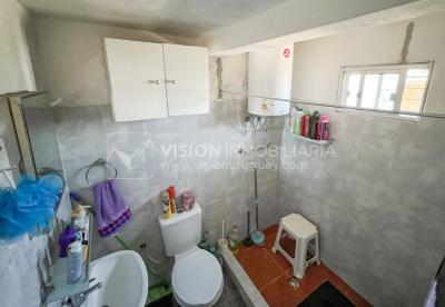 Venta conjunta de Dos Casas independientes en un gran terreno de 622 m2, una de 2 Dormitorios y 1 Baño, la otra de 1 Dormitorio y 1 Baño, Parrillero, Garaje. Barrio Español del balneario Atlántida, 8 cuadras al Norte de la Interbalnearia por Ruta 11.