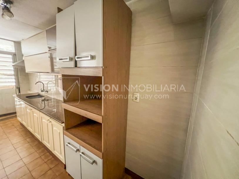 Apartamento con Renta en Venta al frente 2 Dormitorios 2 Baños, La Blanqueada, Av. 8 de Octubre, en Piso 3. Semiequipado. Amenities: 3 Parrilleros, gran Patio Juegos para Niños. Portería y Vigilancia-16