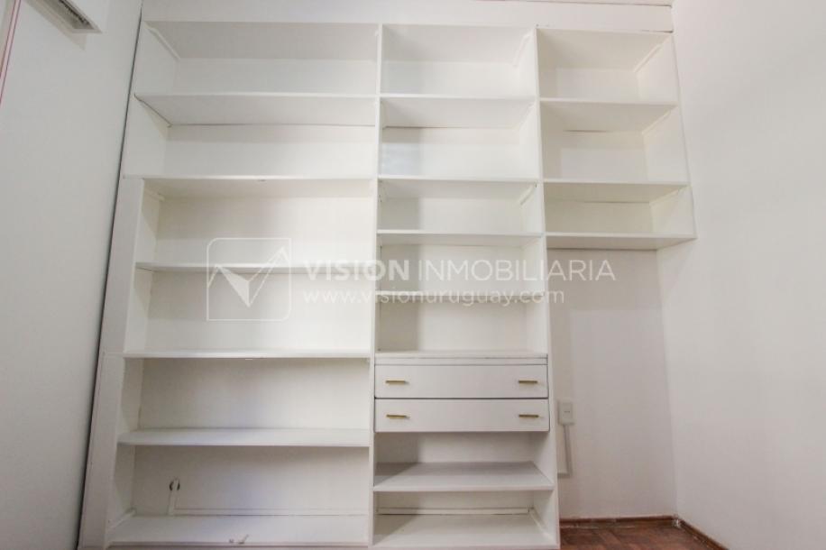 Apto Pocitos esq. Rambla, 3 Dorm 2 Baños, Cocina definida, 2do Piso al Frente, Garaje.-26