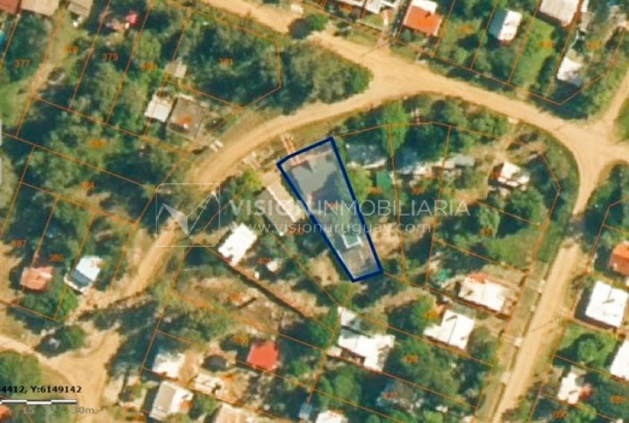 Venta de Casa en Santa Lucia del Este: 2 Dorm. y Baño, más Apto. 1 Dorm. y Baño. Estufa a Leña, Parrillero, Jardín, Fondo, Cochera Porsche, Cerco. 554 m2 de Terreno, 125 m2 construidos. a 150 mts de la Rambla. Se vende Totalmente Amueblada y Equipada-47