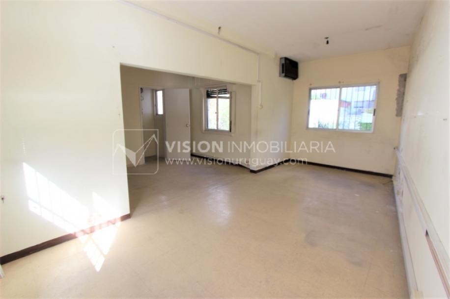 Padrón único de 641m2 en Pocitos con Casa de 13 ambientes, 302m2 construidos.-74