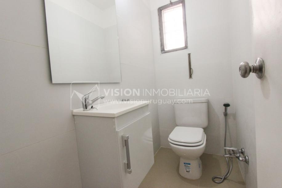 Apto Pocitos esq. Rambla, 3 Dorm 2 Baños, Cocina definida, 2do Piso al Frente, Garaje.-28