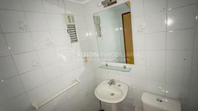 Apartamento con Renta en Venta al frente 2 Dormitorios 2 Baños, La Blanqueada, Av. 8 de Octubre, en Piso 3. Semiequipado. Amenities: 3 Parrilleros, gran Patio Juegos para Niños. Portería y Vigilancia