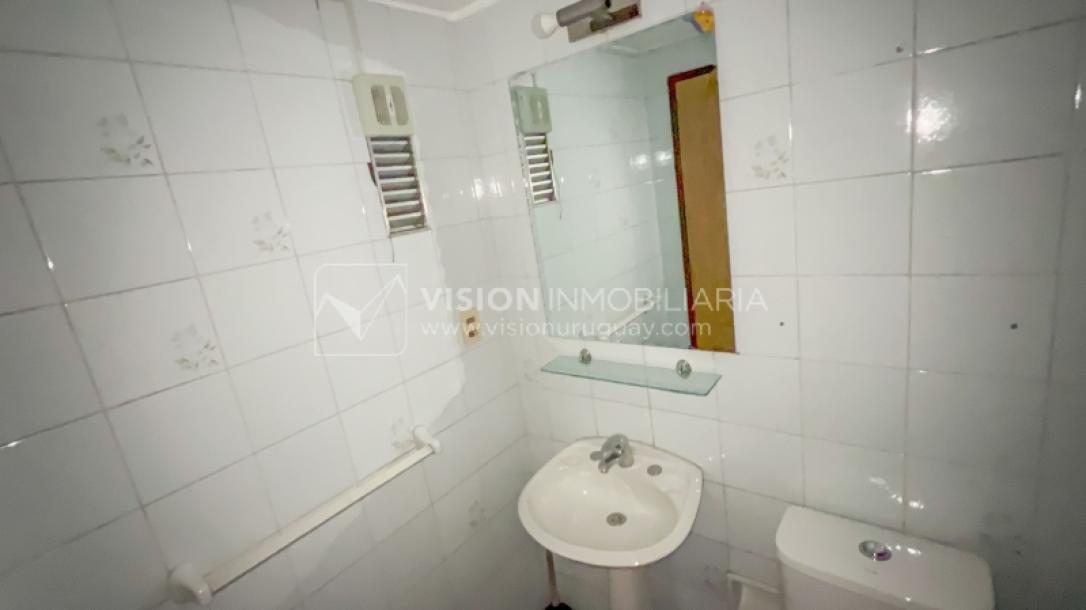 Apartamento con Renta en Venta al frente 2 Dormitorios 2 Baños, La Blanqueada, Av. 8 de Octubre, en Piso 3. Semiequipado. Amenities: 3 Parrilleros, gran Patio Juegos para Niños. Portería y Vigilancia-46