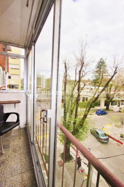 Acogedor apartamento en Pocitos, 3 dormitorios y 2 baños, cocina definida, todo al frente.