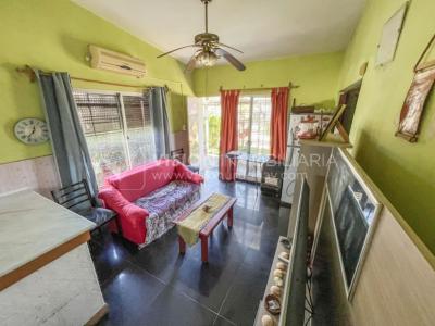 Venta conjunta de Dos Casas independientes en un gran terreno de 622 m2, una de 2 Dormitorios y 1 Baño, la otra de 1 Dormitorio y 1 Baño, Parrillero, Garaje. Barrio Español del balneario Atlántida, 8 cuadras al Norte de la Interbalnearia por Ruta 11.