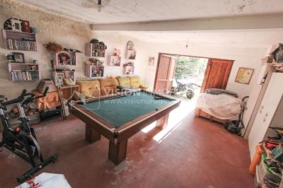 Casa moderna 2 dorm, 2 baños, 409 m2 terreno y 157m2 construidos, Fortin de Santa Rosa, con buen fondo y barbacoa, Garaje.