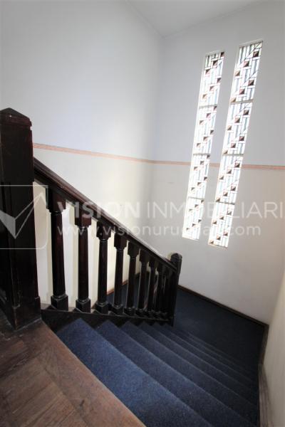 Padrón único de 641m2 en Pocitos con Casa de 13 ambientes, 302m2 construidos.