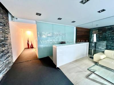 Apartamento en Venta en Pocitos / Punta Carretas.  Bajó de Precio!!  2 Dormitorios, uno en Suite con Vestidor.  2 Baños, Balcón, terminaciones Premium.  Se vende Amueblado. Tiene cómodo Garaje para 1 auto.  Piso 4 al frente.  Amenities: Barbacoa y Gy