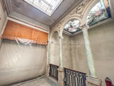 Venta de Palacete: Mansión señorial de 1913 de 690 m2 interiores y 224 de terrazas; 4 plantas, una reciclada inmaculada de gran nivel, completamente Amueblada. Ciudad Vieja. Inversión: U$ 400.000 dólares