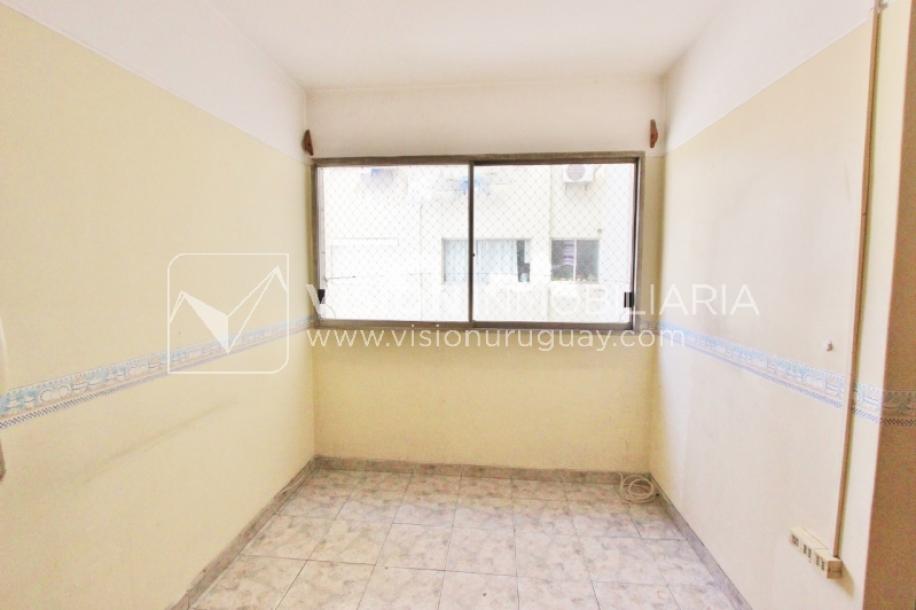 Excelente Apartamento en Pocitos, Pagola casi Rambla; 3 dormitorios y 2 baños, cocina definida. Con Garaje.-36