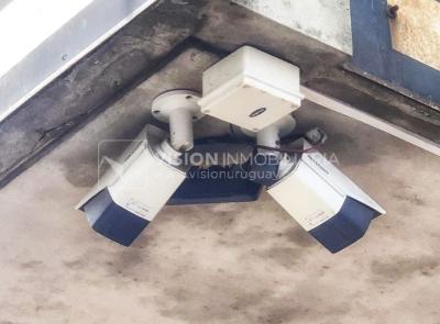 Apto. con Renta, 2 Dorm y 2 Baños, 63 m2, Cordón Sur, 2do Piso por Escalera, Parrillero compartido